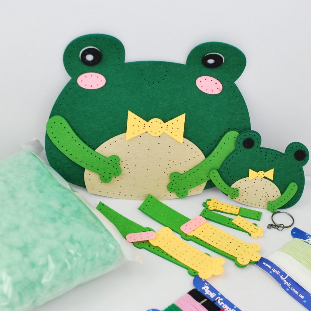 Felt Frog Kit: bag, toy and keychain